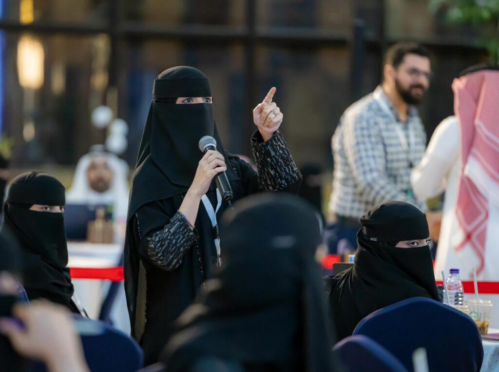 عضوة تشارك بمداخلة في فعالية أكاديمية جامعة القصيم ضمن ملتقى مبتكرين.