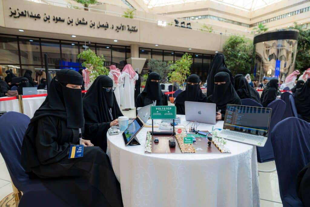 ورشة عمل أكاديمية لطالبات جامعة القصيم ضمن فعالية حاضنة الابتكار الجامعي.