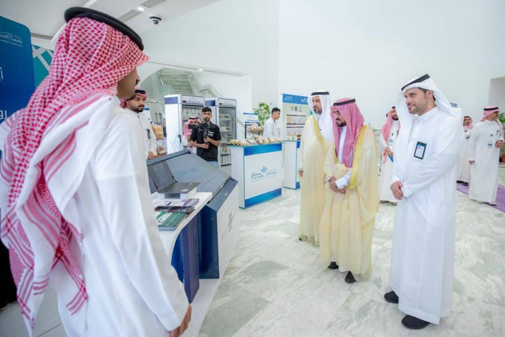 نقاش أكاديمي في الملتقى البحثي لكلية الزراعة بجامعة القصيم حول الاستدامة.