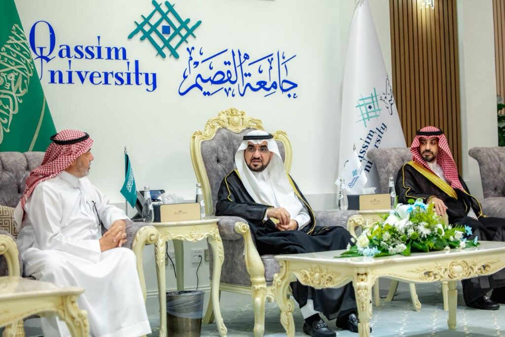اجتماع رسمي بين قيادات جمعية جمعية جمعية البيئة وجامعة القصيم بموقع الجامعة لبحث التعاون الأكاديمي.