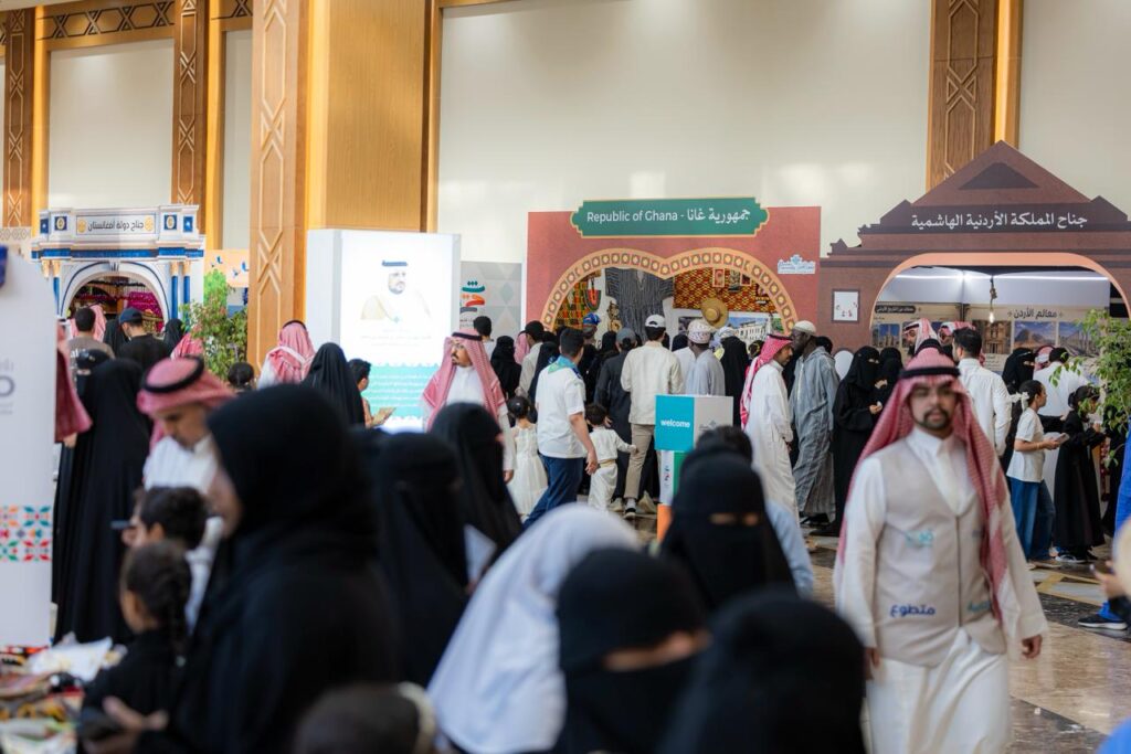 فعاليات مهرجان الجامعة بالقصيم تعرض الشعوب وتسلط الضوء على التنوع الثقافي الأكاديمي.