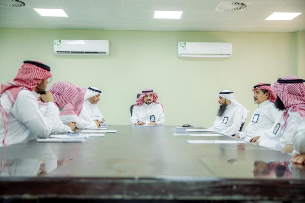 اجتماع لجنة المشاريع بالكليات الصحية بجامعة القصيم برئاسة معالي رئيس الجامعة.