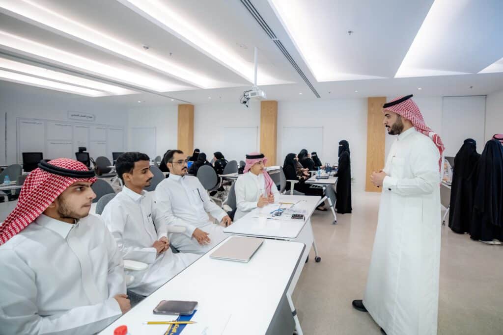 نقاش أكاديمي حول مشاريع الابتكار ضمن فعاليات «صيف الابتكار 2026» بجامعة القصيم.