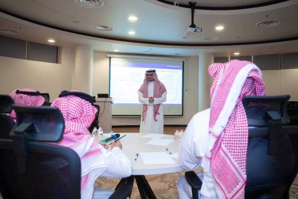 تم عرض برنامج تدريبي أكاديمي لمعلمي الموهوبين في قاعة الاجتماعات بجامعة القصيم.