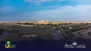 الحرم الجامعي بجامعة القصيم بتصميم يبرز هويتها الأكاديمية السعودية الإسلامية.
