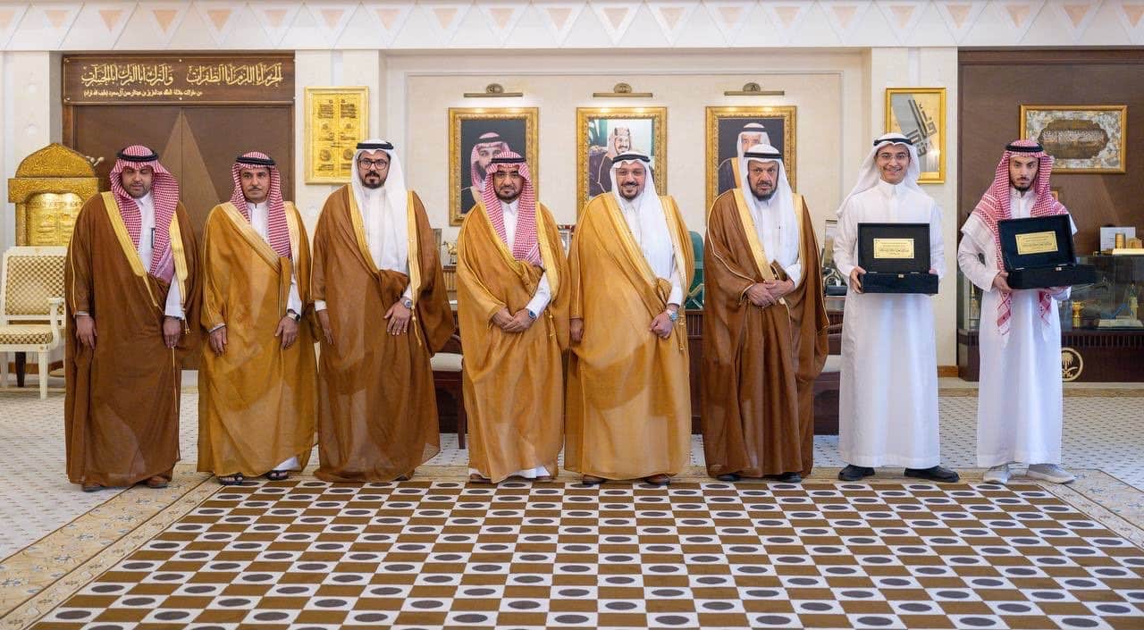 حفل تكريم أكاديمي في جامعة القصيم بحضور شخصيات رسمية وقيادية من الأوساط السعودية.