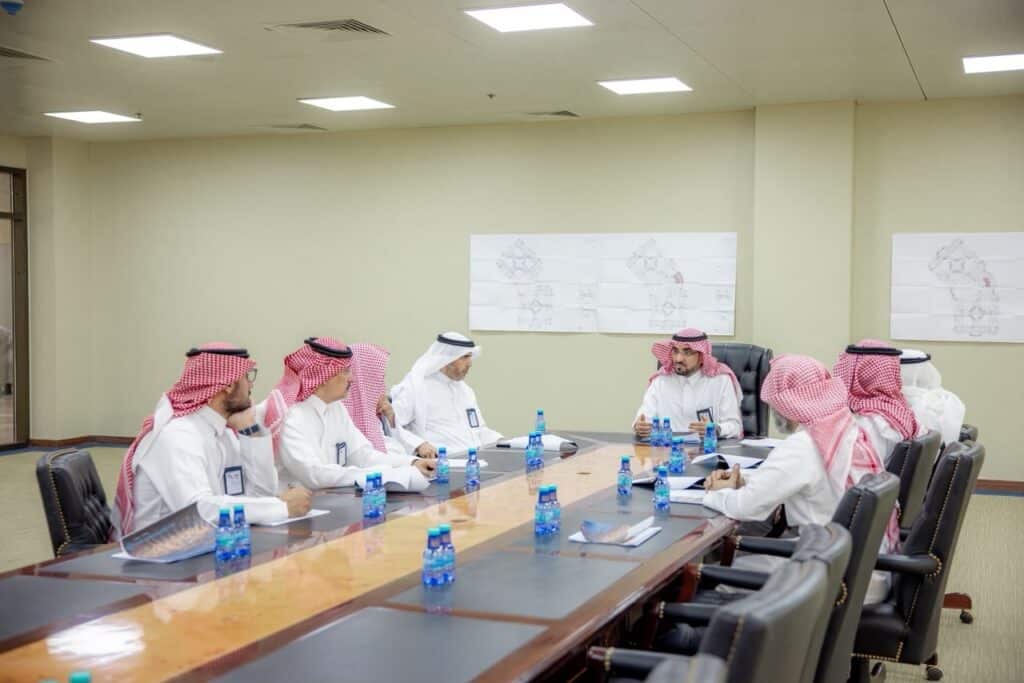 رئيس جامعة القصيم يرأس اجتماع اللجنة الدائمة لمناقشة المخططات الهندسية.