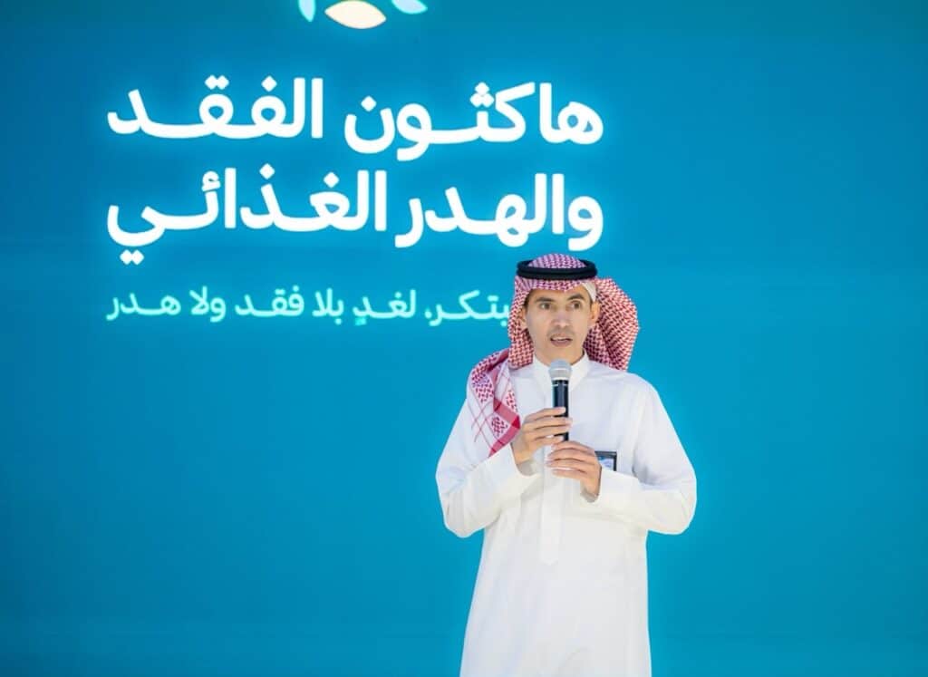 متحدث في هاكاثون هدر الطعام بجامعة القصيم.