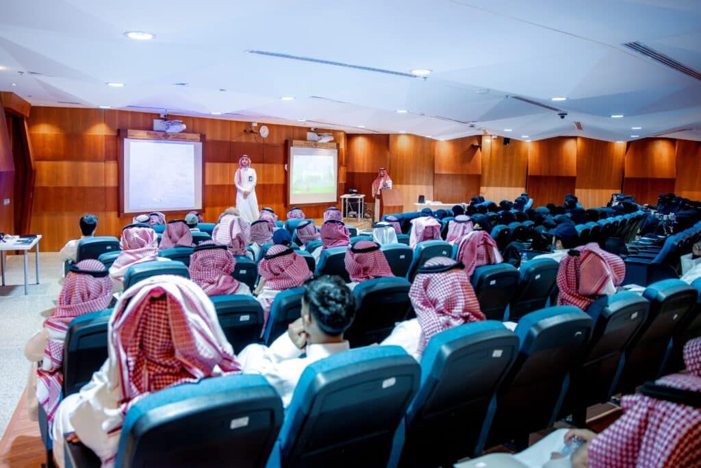 محاضرة أكاديمية حول أمن المعلومات في جامعة القصيم.