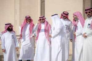 رئيس جامعة القصيم يستعرض مشاريع الجامعة أمام وفد رسمي.