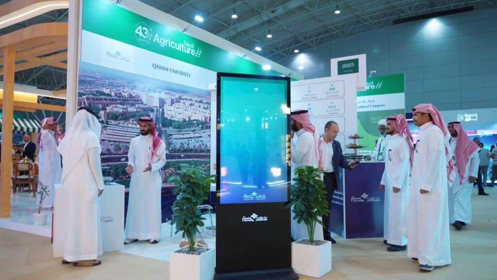 جناح جامعة القصيم لعرض الأبحاث الزراعية في معرض الزراعة السعودي الثالث والأربعين.