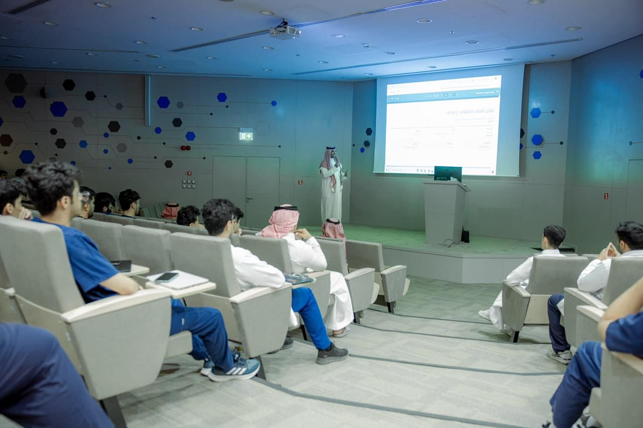 An educational lecture in which a draft is presented on a display device in one of the halls of the Al-Qassim University.
