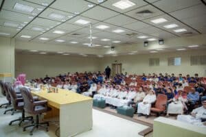 محاضرة أكاديمية في جامعة القصيم مع تدوين الملاحظات كمسودة للرجوع إليها لاحقًا.
