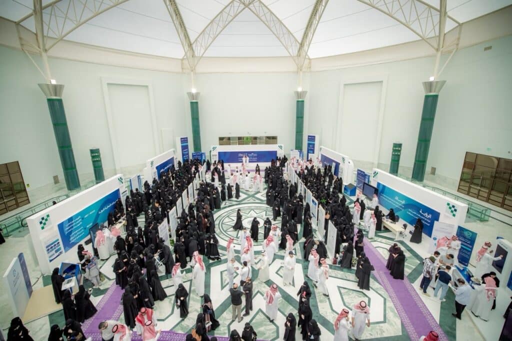 معرض الذكاء الاصطناعي 2026 في قاعة كلية الحاسوب بجامعة القصيم.
