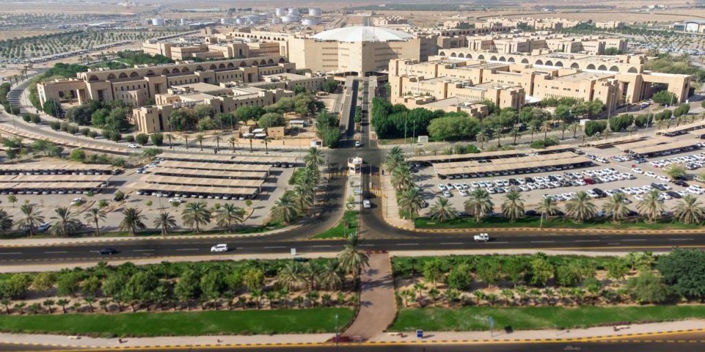 Qassim University Qassim University is surrounded by palm trees and modern buildings amidst a desert landscape that reflects the identity of Saudi society.