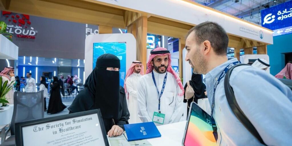 Visitor reception at the Qassim University pavilion at the Global Health 2025 Forum.
